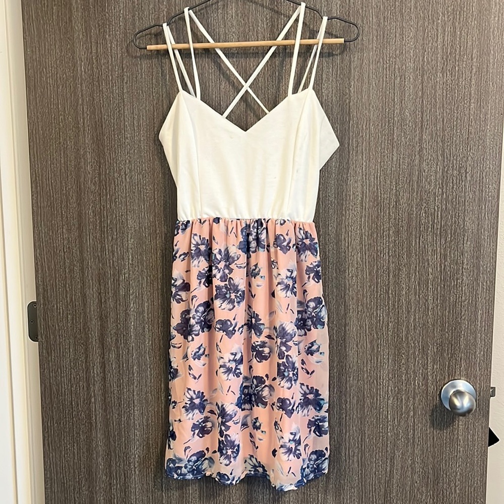 Filly Flair Size Medium White and Floral Dress